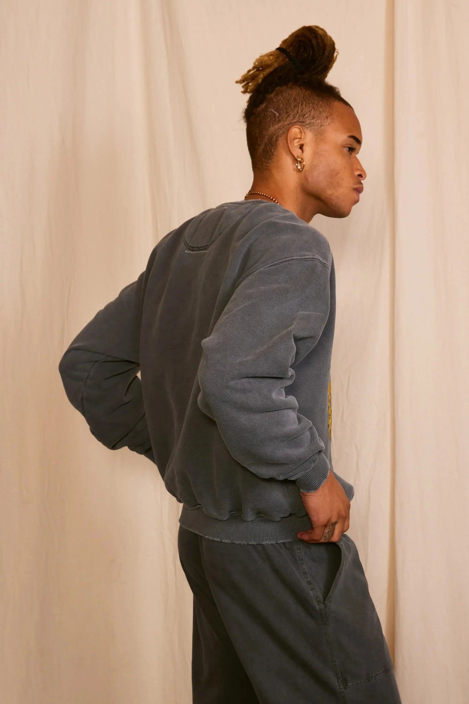 Def Leppard Upcycled Golden Men's Sweatshirt-3