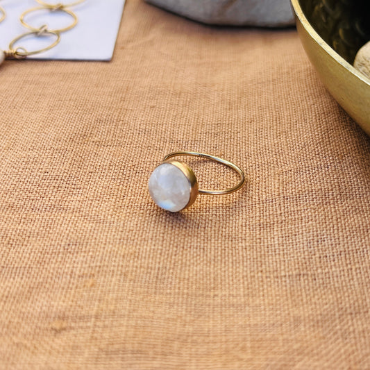 RAINBOW MOONSTONE LUZ RING