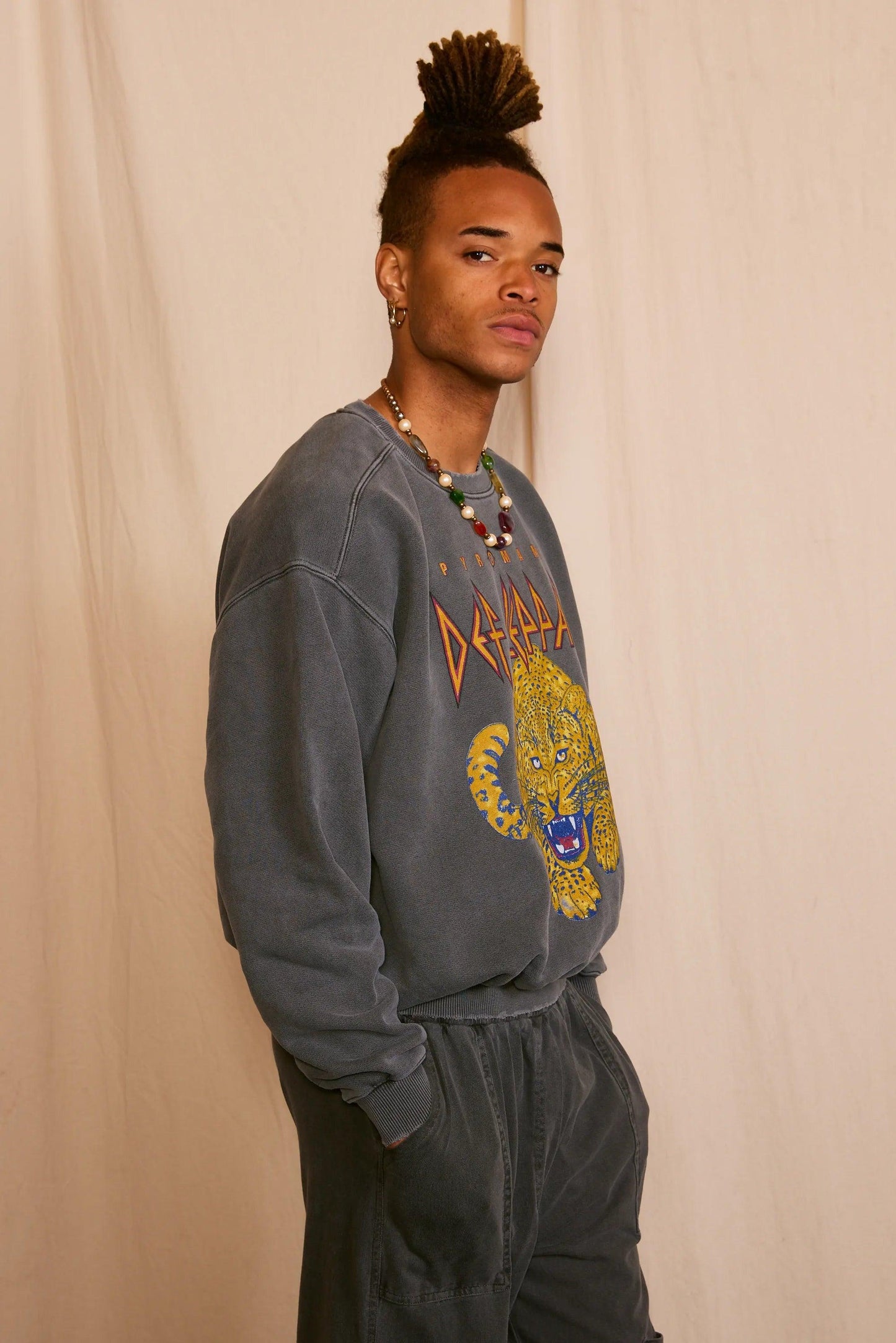 Def Leppard Upcycled Golden Men's Sweatshirt-4