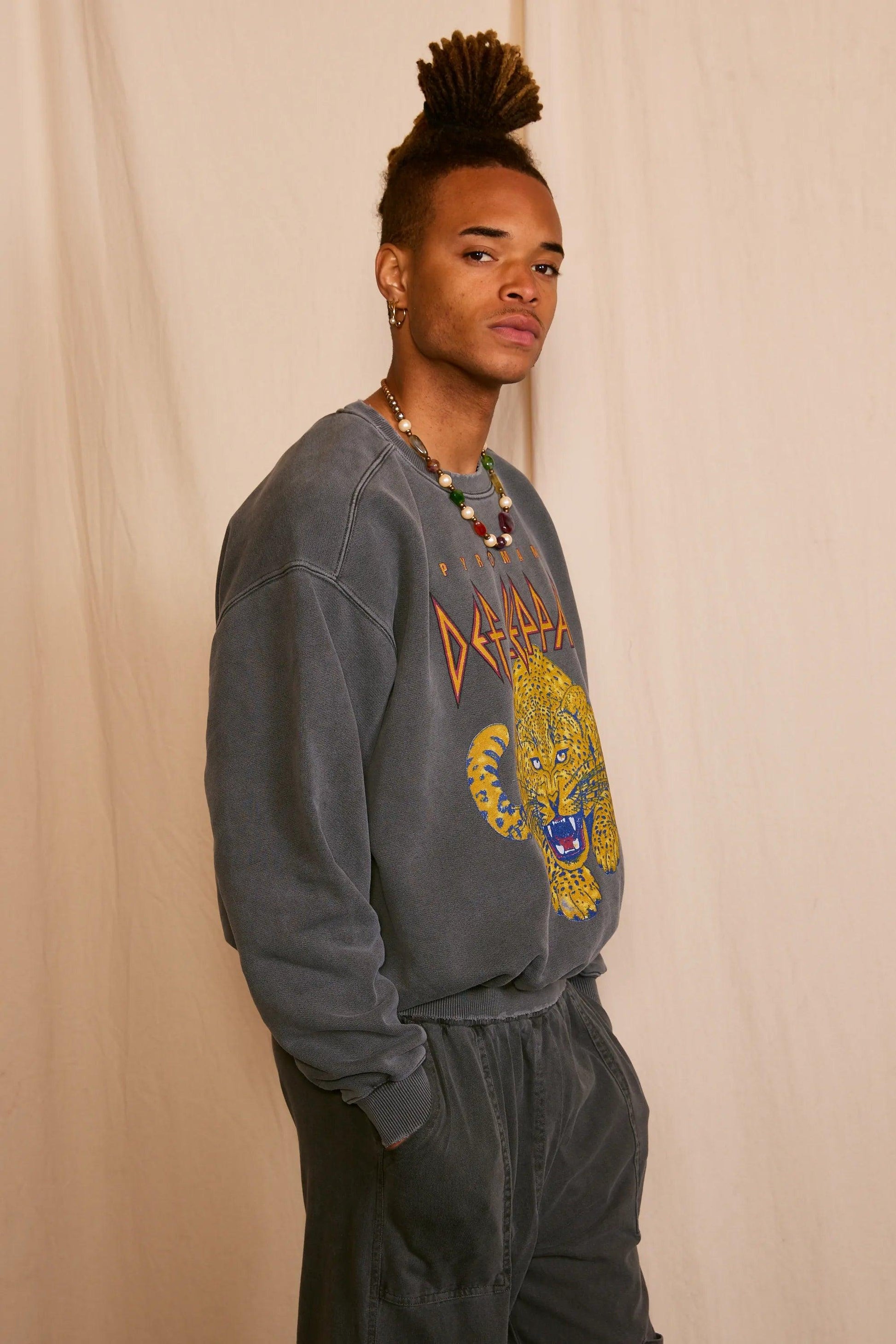 Def Leppard Upcycled Golden Men's Sweatshirt-4