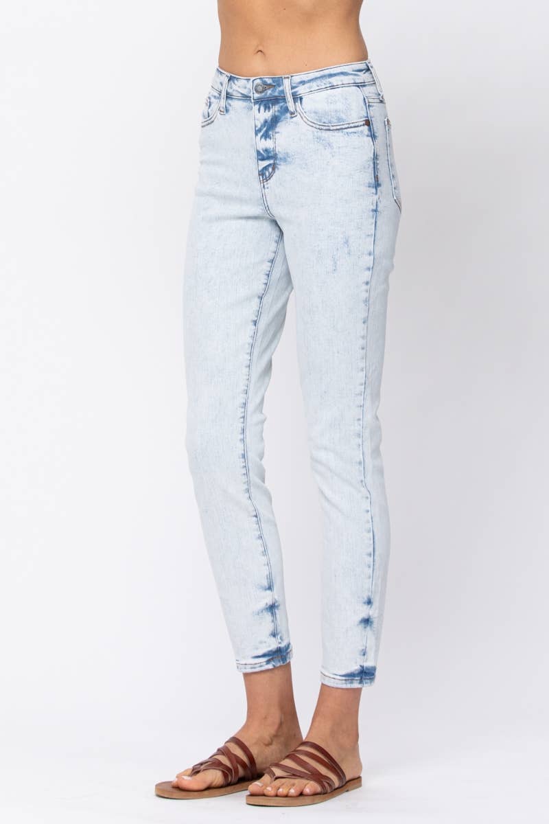 Judy Blue Jeans - HI-RISE SLIM FIT ULTRA LIGHT ACID WASH