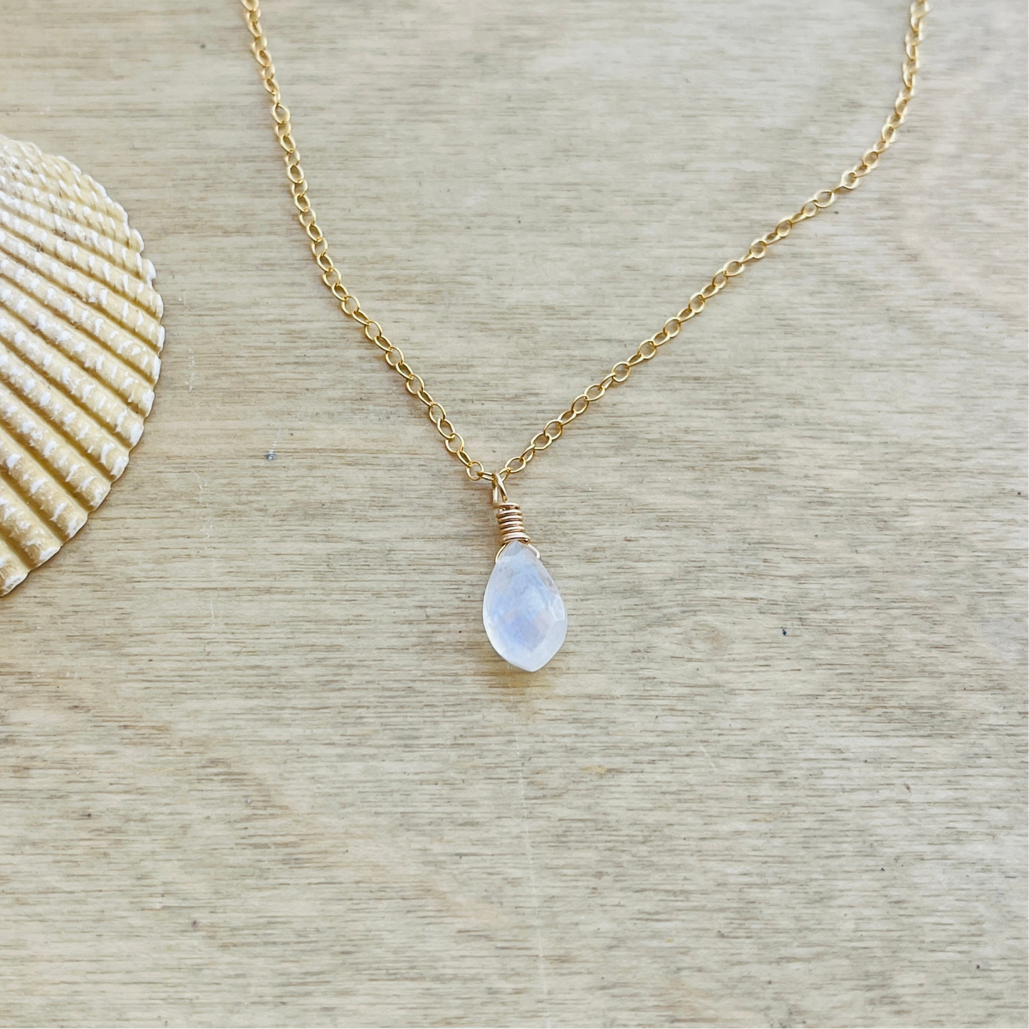 RAINBOW MOONSTONE GEM NECKLACE